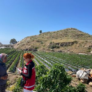 #Anamur ilçemizde meydana gelen yoğun fırtınadan etkilenen vatandaşlarımıza yönelik #KırmızıYelekliler'imizin saha çalışmaları devam ediyor.#Anamur ilçemizde meydana gelen yoğun fırtınadan etkilenen vatandaşlarımıza yönelik #KırmızıYelekliler'imizin saha çalışmaları devam ediyor. - fotoğraf 2