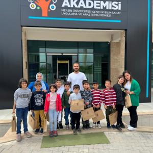 Bugünün çocukları,geleceğin bilim insanları...  Çocuklarımız Mersin Üniversitesi Bilim Sanat Uygulama ve Araştırma Merkezi Laboratuvarlarında 2 gün boyunca farklı deneyimler yaşadılar. - fotoğraf 4