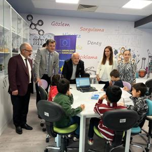 Bugünün çocukları,geleceğin bilim insanları...  Çocuklarımız Mersin Üniversitesi Bilim Sanat Uygulama ve Araştırma Merkezi Laboratuvarlarında 2 gün boyunca farklı deneyimler yaşadılar. - fotoğraf 1
