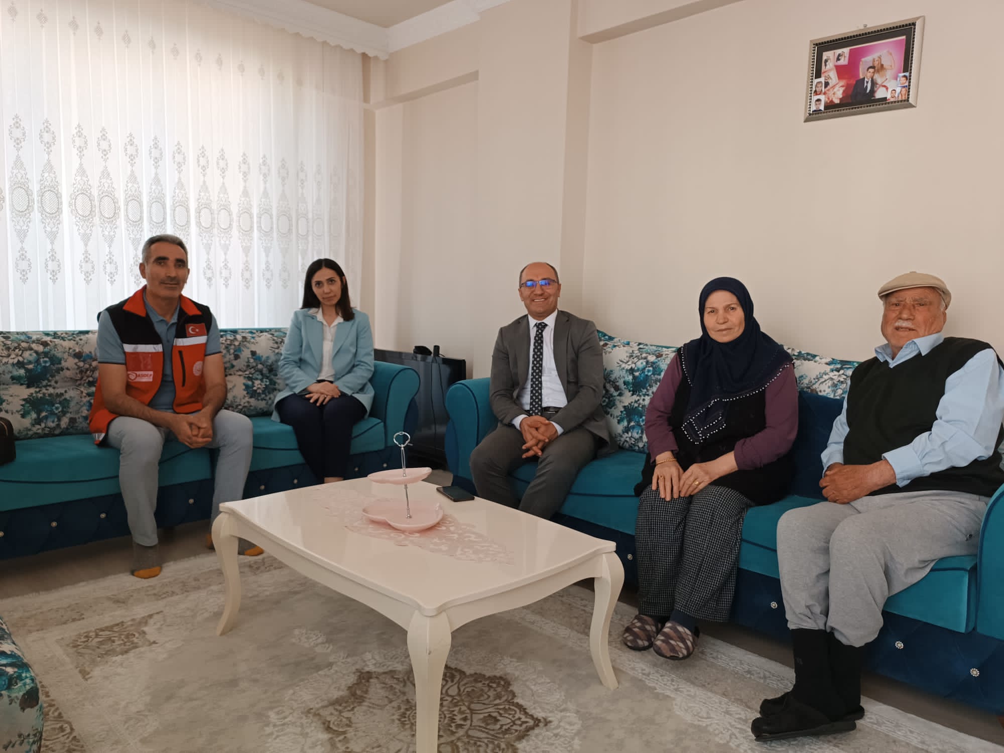 Sosyal, Ekonomik Destek yardımından faydalanan ve Evde Bakım hizmetlerinden yararlanan ailelerimiz ziyaret edildi.