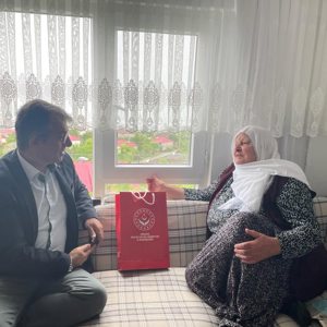 İl Müdürümüz Mustafa Modaoğlu, Anneler Günü Dolayısıyla Aziz Şehitlerimizin Bizlere Emaneti Olan Kıymetli Annelerini Ziyaret Etti - fotoğraf 1