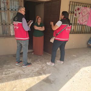 Vatandaşlarımızı sosyal yardım ve sosyal hizmet modellerimizden yararlandırmak,gerektiğinde diğer kamu hizmetlerinden faydalanmalarını sağlamak için hane ziyaretlerimizi aralıksız sürdürüyoruz.  - fotoğraf 1