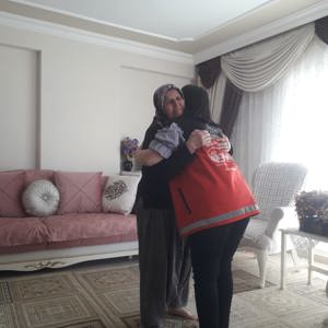 #ErdemliSHM, vatan uğruna gözünü kırpmadan canını veren aziz şehitlerimizin baş tacı annelerini ziyaret ederek #AnnelerGünü'nü kutladı.  - fotoğraf 3