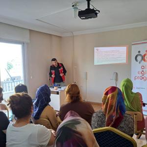 #AkdenizSHM, Aile Destek Merkezi'miz kursiyerlerine "Mahremiyet Eğitimi, Erken Yaşta Zorla Evlilikle ve Kadına Yönelik Şiddetle Mücadele'' konularında eğitim düzenlemiştir. - fotoğraf 2