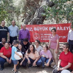 #EngellilerHaftası'nda huzurevlerimizde kalan  büyüklerimiz,özel çocuklarımızla piknik etkinliğinde bir araya geldi.  - fotoğraf 4