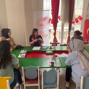 İl Müdürlüğümüz Kreş Birimi ve #MersinŞÖNİM işbirliğinde Özel Kreş ve Gündüz Bakımevleri ile Çocuk Kulübü personellerine "Kadına Yönelik Şiddetle Mücadele" eğitimi verilmeye devam ediyor. - fotoğraf 1