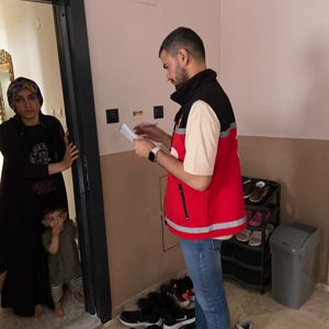 Vatandaşlarımızı sosyal yardım ve sosyal hizmet modellerimizden yararlandırmak,gerektiğinde diğer kamu hizmetlerinden faydalanmalarını sağlamak için hane ziyaretlerimizi aralıksız sürdürüyoruz.  - fotoğraf 3