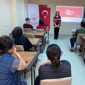 #AnamurSHM, #AileHaftası kapsamında KYK yurdunda kalan depremzede vatandaşlarımıza yönelik ''Aile İçi İletişim" konusunda eğitim verdi. - fotoğraf 2