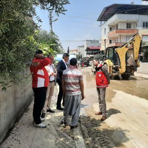 #Akdeniz ilçemizde ekiplerimizle, yoğun yağıştan etkilenen vatandaşlarımıza yönelik ihtiyaç tespiti ve #PsikososyalDestek için saha çalışmalarımızı sürdürüyoruz.    📍Akdeniz - fotoğraf 3