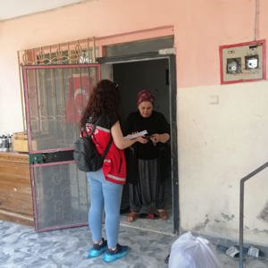 #Akdeniz ilçemizde ekiplerimizle, yoğun yağıştan etkilenen Müfide İlhan ve Huzurkent Mahallelerimizde, vatandaşlarımıza yönelik ihtiyaç tespiti ve #PsikososyalDestek için saha çalışmalarımıza devam ediyoruz.    📍Akdeniz - fotoğraf 3