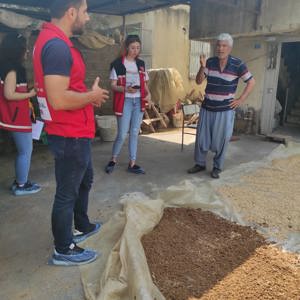 #Akdeniz ilçemizde ekiplerimizle, yoğun yağıştan etkilenen Müfide İlhan ve Huzurkent Mahallelerimizde, vatandaşlarımıza yönelik ihtiyaç tespiti ve #PsikososyalDestek için saha çalışmalarımıza devam ediyoruz.    📍Akdeniz - fotoğraf 4