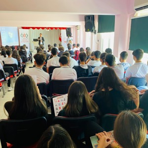 #YenişehirSHM, #AEP kapsamında Hacı Zarife-Çelebi Aygar Anadolu Lisesi öğrencilerine ''Aile İçi İletişim, Dijital Bağımlılık, Akran Zorbalığı ve Öfke Kontrolü'' eğitimleri verdi. - fotoğraf 1