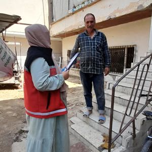 #Toroslar ilçemizde ekiplerimizle, yoğun yağıştan etkilenen Yalınayak,Selçuklar ve Çopurlu Mahallelerimizde, vatandaşlarımıza yönelik ihtiyaç tespiti ve #PsikososyalDestek için saha çalışmalarımıza devam ediyoruz.   - fotoğraf 2