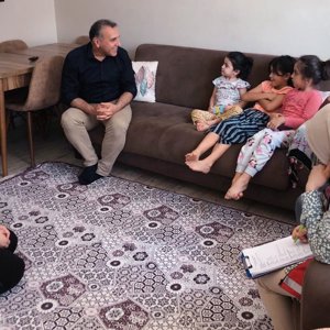 #Akdeniz İlçemizde ikamet eden Gündoğdu ve Çelik ailelerimizi, İl müdürümüz ve Akdeniz Sosyal Hizmet Merkezi Müdürümüz ile ziyaret ettik.   📍Üç Ocak Mahallesi - fotoğraf 2