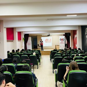 #YenişehirSHM, Mahmut Arslan Anadolu Lisesi öğrencilerine yönelik ''6284 Sayılı Kanun ve Kadına Yönelik Şiddetle Mücadele '' konularında eğitim düzenledi. #KADES uygulaması ve ALO 183 hattı hakkında bilgilendirme yaptı. - fotoğraf 1