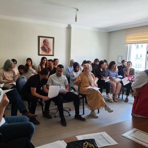 Afetten etkilenen vatandaşlarımıza hizmet eden #PsikoSosyalDestek ekiplerimize 'Çalışana Destek Uygulaması'na devam ediyoruz. #AnamurSHM, #MutSHM ve #SilifkeSHM Psikososyal destek ekiplerimizleyiz. - fotoğraf 3