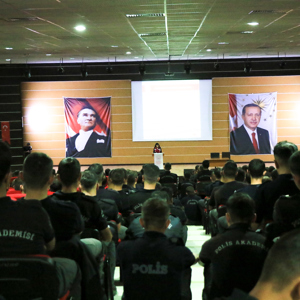 Erzincan Polis Meslek Eğitim Merkezi Müdürlüğünde Eğitim Gören Öğrencilere Kadına Yönelik Şiddetle Mücadele Eğitimi Verildi. - fotoğraf 1