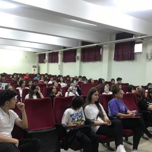 #YenişehirSHM,  Mersin Anadolu Lisesi öğrencilerine yönelik  ''Evlilik Öncesi Eğitim, Madde Bağımlılığı, Öfke Kontrolü, Akran Zorbalığı, Erken Yaşta ve Zorla Evliliklerle Mücadele''  konularında eğitim vermiştir.  - fotoğraf 3
