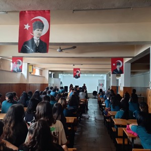 #AnamurSHM,  Cumhuriyet Anadolu Lisesi öğrencilerine ''Evlilik Öncesi Eğitim, Kadına Yönelik Şiddetle Mücadele, Erken Yaşta ve Zorla Evliliklerle Mücadele'' konularında eğitim verdi. - fotoğraf 2