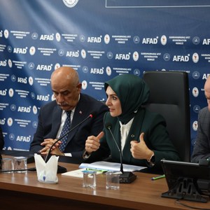 Aile ve Sosyal Hizmetler Bakanımız Mahinur Özdemir Göktaş, İlk Ziyaretini Kahramanmaraş'a Yaptı - fotoğraf 5