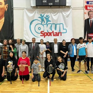 Kuruluşlarımız Badminton turnuvasına katıldılar - fotoğraf 1