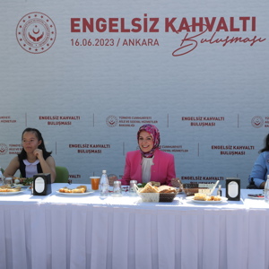 Bakanımız Göktaş, Saray Engelsiz Yaşam Bakım ve Rehabilitasyon Merkezi Sakinleriyle Kahvaltıda Bir Araya Geldi - fotoğraf 1