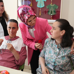 Bakanımız Göktaş, Saray Engelsiz Yaşam Bakım ve Rehabilitasyon Merkezi Sakinleriyle Kahvaltıda Bir Araya Geldi - fotoğraf 5