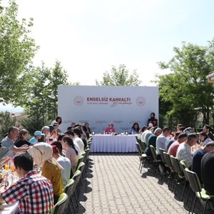 Bakanımız Göktaş, Saray Engelsiz Yaşam Bakım ve Rehabilitasyon Merkezi Sakinleriyle Kahvaltıda Bir Araya Geldi - fotoğraf 2