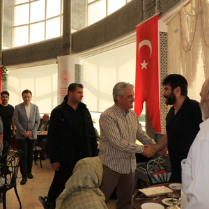 Valimiz Sayın Mehmet Makas Babalar Gününde Aziz Şehitlerimizin Babaları İle Kahvaltıda Bir Araya Geldi. - fotoğraf 4
