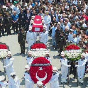 Pençe-Kilit Harekatı Bölgesi’nde Şehit olan Kahraman Mehmetçiğimiz  P.Uzm.Çvş.Halil Şahin'i #Erdemli İlçemizde dualarla ebediyete uğurladık.  Aziz şehidimize Allah’tan rahmet,ailemize,milletimize sabır diliyoruz.🇹🇷  - fotoğraf 2