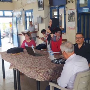 #TarsusSHM, Tarsus Kamyoncular Kooperatifi şoförlerine yönelik ''Kadına Yönelik Şiddetle Mücadele'' konularında eğitim verdi. Ayrıca aile içi şiddet bürosunda görevli polis memuru, elektronik kelepçe hakkında bilgilendirme yaptı. - fotoğraf 1