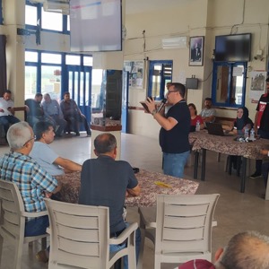 #TarsusSHM, Tarsus Kamyoncular Kooperatifi şoförlerine yönelik ''Kadına Yönelik Şiddetle Mücadele'' konularında eğitim verdi. Ayrıca aile içi şiddet bürosunda görevli polis memuru, elektronik kelepçe hakkında bilgilendirme yaptı. - fotoğraf 3