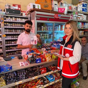 #YenişehirSHM, ilçe sınırlarında bulunan esnaflara ve vatandaşlara yönelik ''Kadına Yönelik Şiddetle Mücadele'' hakkında rehberlik ve broşür dağıtımı yaptı. - fotoğraf 4