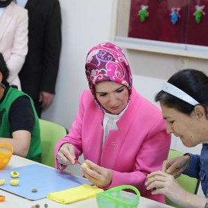 Bakanımız Göktaş, Saray Engelsiz Yaşam Bakım ve Rehabilitasyon Merkezi Sakinleriyle Kahvaltıda Bir Araya Geldi - fotoğraf 7