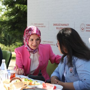 Bakanımız Göktaş, Saray Engelsiz Yaşam Bakım ve Rehabilitasyon Merkezi Sakinleriyle Kahvaltıda Bir Araya Geldi - fotoğraf 3