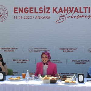 Bakanımız Göktaş, Saray Engelsiz Yaşam Bakım ve Rehabilitasyon Merkezi Sakinleriyle Kahvaltıda Bir Araya Geldi - fotoğraf 1