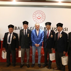 Şehit Yakını, Gazi, Huzurevi Sakini ve Koruyucu Babalar, Babalar Günü'nde Bir Araya Geldi - fotoğraf 1