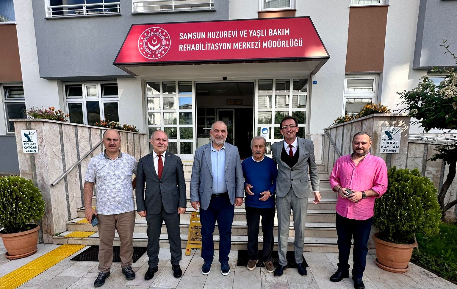 Huzurevinde Babalar Günü Nedeniyle Sıra Gecesi Düzenlendi