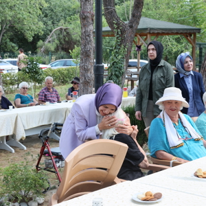 Aile ve Sosyal Hizmetler Bakanımız Göktaş, Darülaceze ve Huzurevi Sakinleriyle Bayramlaştı - fotoğraf 8