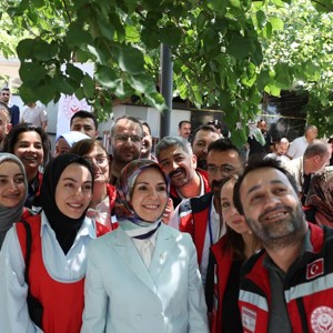 Aile ve Sosyal Hizmetler Bakanımız Göktaş Bayramın Son Gününde Adıyaman’da Depremzedelerle Bir Araya Geldi - fotoğraf 2