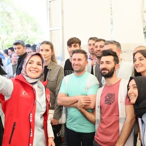 Aile ve Sosyal Hizmetler Bakanımız Göktaş Bayramın Son Gününde Adıyaman’da Depremzedelerle Bir Araya Geldi - fotoğraf 14