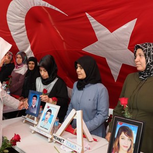 Aile ve Sosyal Hizmetler Bakanımız Göktaş Diyarbakır Annelerini Ziyaret Etti - fotoğraf 9