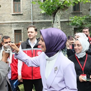 Minister of Family and Social Services Göktaş Met with Residents of Darulaceze and Nursing Home - fotoğraf 2