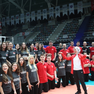 Bakanımız Göktaş’tan Avrupa ve Balkan Şampiyonalarına Hazırlanan Genç Milli Voleybol Takımları Oyuncularına Ziyaret - fotoğraf 2