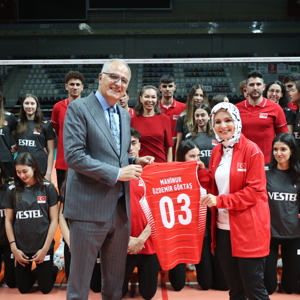 Bakanımız Göktaş’tan Avrupa ve Balkan Şampiyonalarına Hazırlanan Genç Milli Voleybol Takımları Oyuncularına Ziyaret - fotoğraf 1