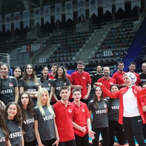 Bakanımız Göktaş’tan Avrupa ve Balkan Şampiyonalarına Hazırlanan Genç Milli Voleybol Takımları Oyuncularına Ziyaret - fotoğraf 2