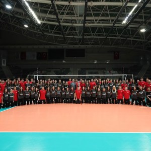 Bakanımız Göktaş’tan Avrupa ve Balkan Şampiyonalarına Hazırlanan Genç Milli Voleybol Takımları Oyuncularına Ziyaret - fotoğraf 3