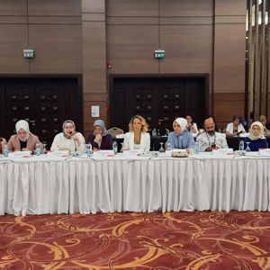 “Yeni Yaklaşımlarla Aile Eğitim Programı Eğitici Eğitimi“ Programı Başladı - fotoğraf 2
