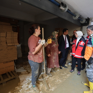 Bakanımız Mahinur Özdemir Göktaş Selden Etkilenen Zonguldak'ta İncelemelerde Bulundu - fotoğraf 3