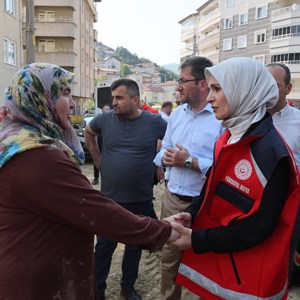 Bakanımız Mahinur Özdemir Göktaş Selden Etkilenen Zonguldak'ta İncelemelerde Bulundu - fotoğraf 1